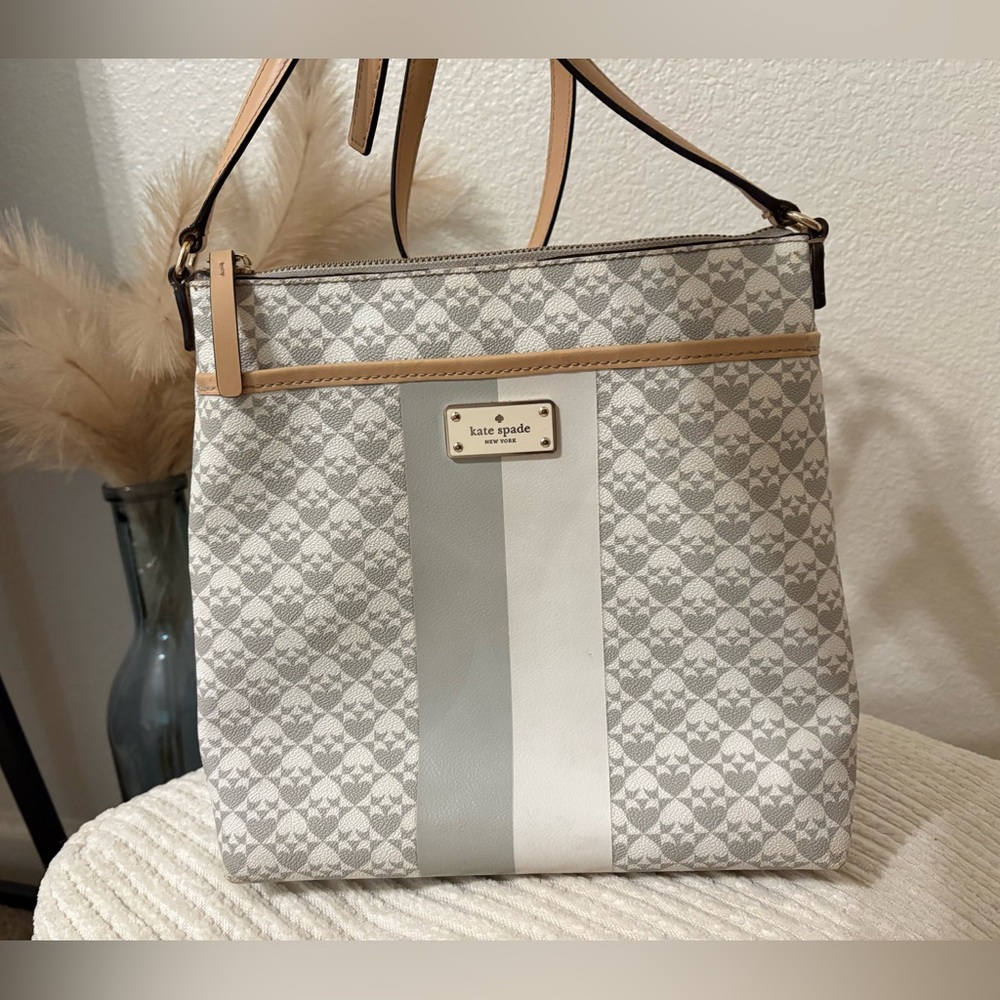 Kate Spade Elegant Gray and White Crossbody Bag with Pink Interior